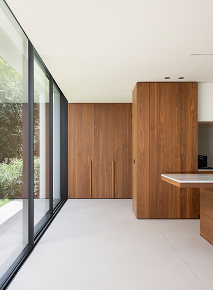 Nieuwe keuken met houten kasten in woning Bierbeek
