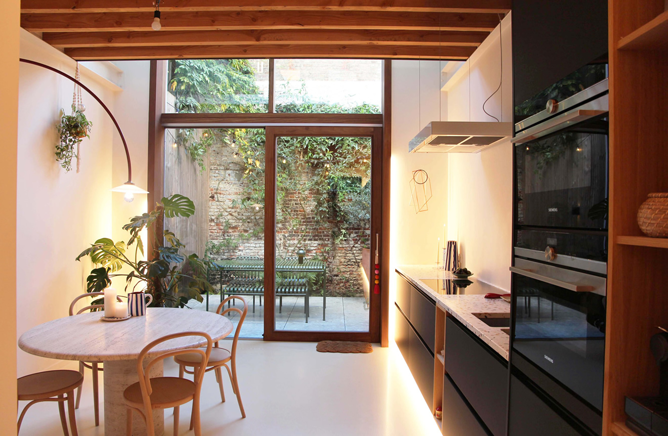 Nieuwe keuken met vide in rijwoning Gent