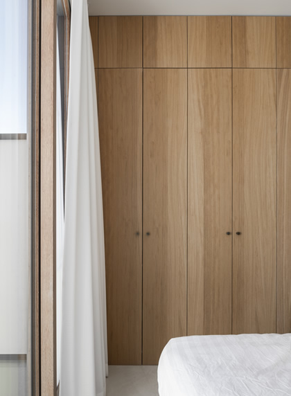 Houten inbouwkasten na totaalproject stadswoning centrum Deinze